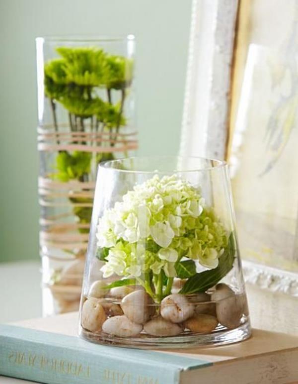玻璃花瓶与 - 花 - 和steinenals装饰玻璃装饰的