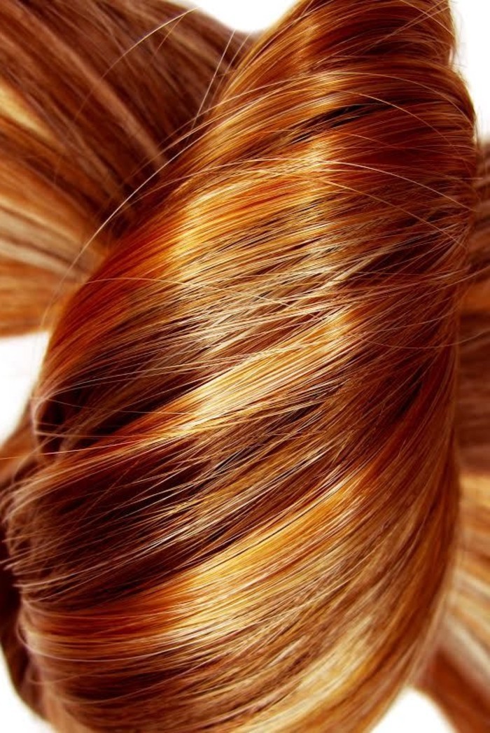 光滑发亮的铜头发有金色的头发亮点