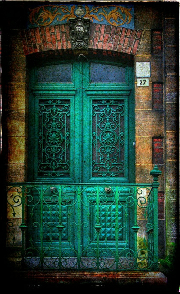 зелена врата реколта в Близкия изток стил огради орнаменти стъкло-тухлена сграда