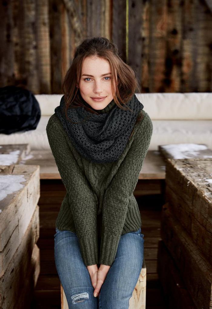 हरी स्वेटर-सुंदर मॉडल देवियों दुपट्टा ऊन आयरिश स्वेटर के लिए