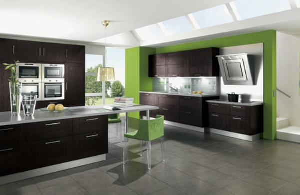 Green-wall-in-a-modern-kitchen-with a big cooking island