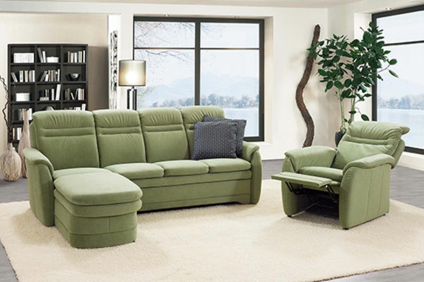 ספה ירוקה עם עיצוב טרקלין-כיסא-כסא חי
