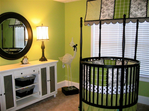 婴儿室设计的白色内阁镜子绿色