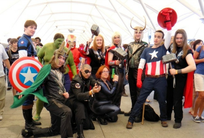 प्रदर्शनी में कॉस्टयूम समूह एवेंजर्स के सभी नायकों