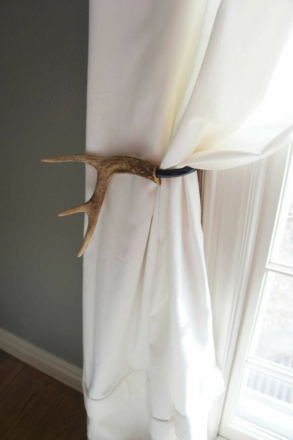 木制装饰元素作为窗帘的创意