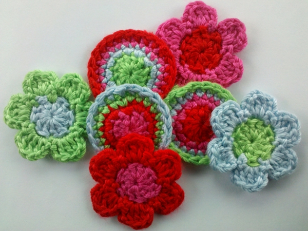 الكروشيه مع الجميلة-الزهور في ومختلفة الألوان-جميلة-الزهور الزهور ديكو crochet-