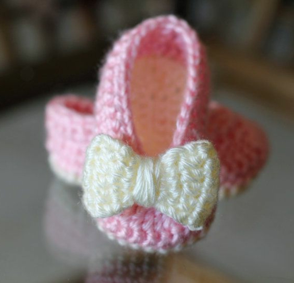 плетене на една кука-за-бебе-плетиво бебешки обувки-с-красив-дизайн-балет обувки