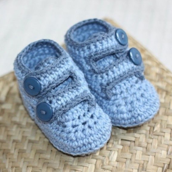 плетене на една кука сините за-бебе-плетиво бебе обувки-с-красив дизайн-в