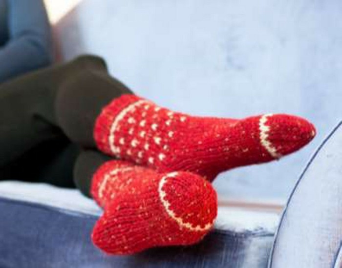 crochet-क्रिसमस-दो लाल मोजे