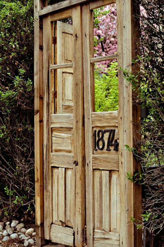 дървена врата селски ретро-счупен-стар номер