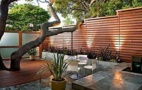 עיצוב גדר לגינה מעץ - הקרנת Idea