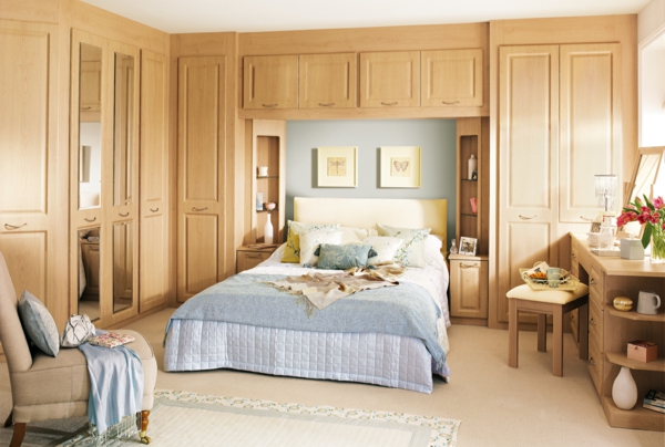 дървен ъглов гардероб в спални