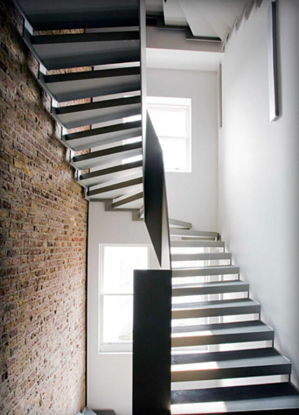 félköríves lépcsőfal - két ablak