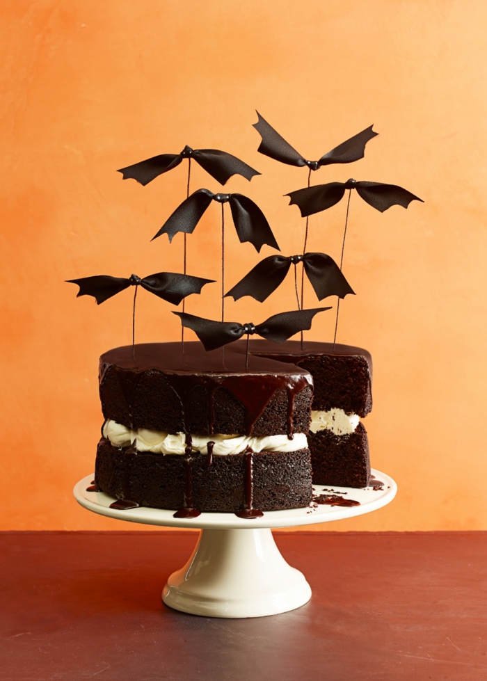 हैलोवीन केक, चमगादड़ से सजाया गया, हैलोवीन पार्टी के लिए शांत विचार