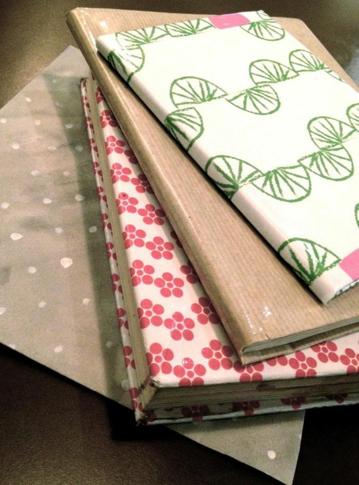decoración verde en el cuaderno, patrón de flores en el libro de texto - materiales escolares embellecer