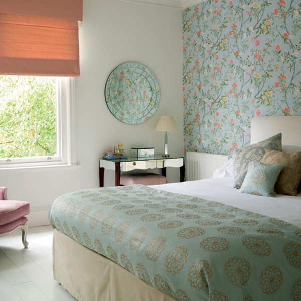 卧室的墙壁 - 明亮的balu花