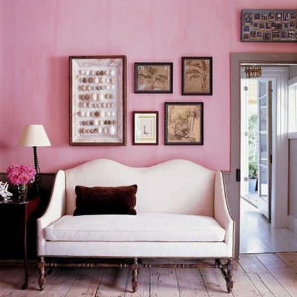 φωτεινό τοίχο-χρώματα-για-καθιστικό-ροζ-πολλές εικόνες στον τοίχο