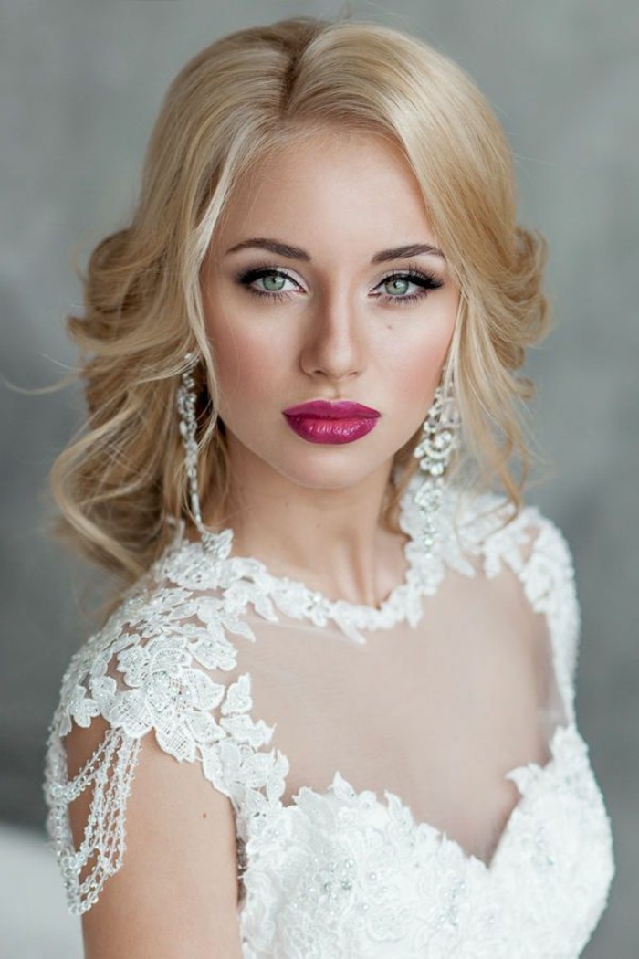 Maquillage de mariage glamourioeuser-look-pour-brassins blanc-robe-mariée-accent-sur-rouge à lèvres yeux-oreilles diamant
