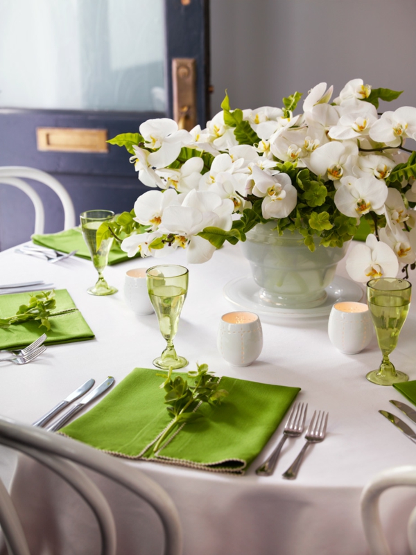 γαμήλιο τραπέζι-διακόσμηση-ο ίδιος-λουλούδια-σε λευκό