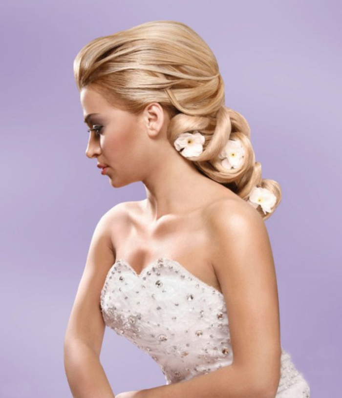 γάμο χτενίσματα-για-μακριά μαλλιά, κομψό-look-μοβ φόντο