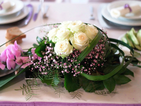 Decoración floral de la tabla del arreglo floral de la boda