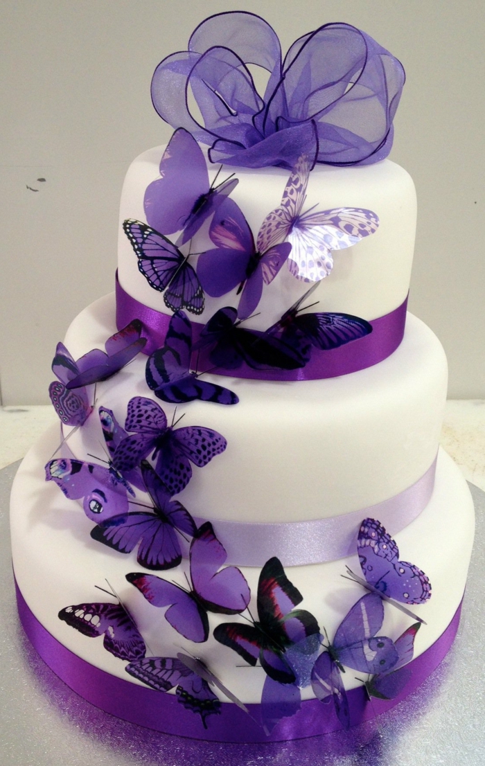 γαμήλια τούρτα-in-μωβ-a-μπλε-κορδέλα