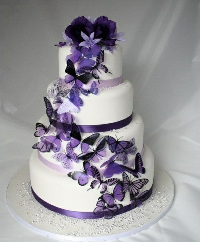 婚礼蛋糕，在紫色的优雅模型