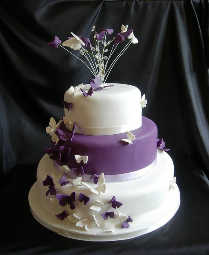婚礼蛋糕，在紫色，有趣的设计