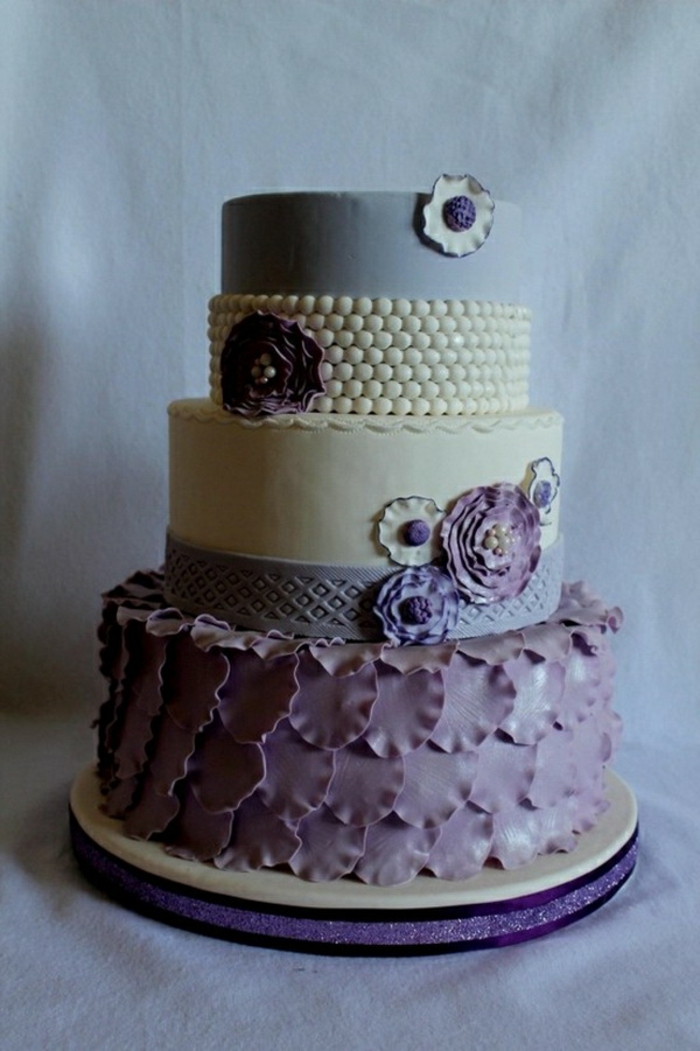 gâteau en pourpre modernee conception de mariage