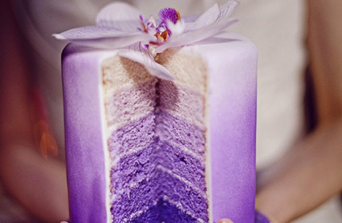 gâteau de mariage en violet-look-super-moderne conception