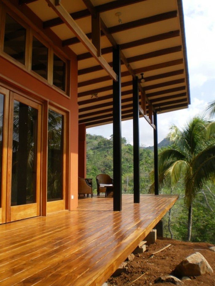 puu-house-with-veranta maalatut-of-hienoksi puu