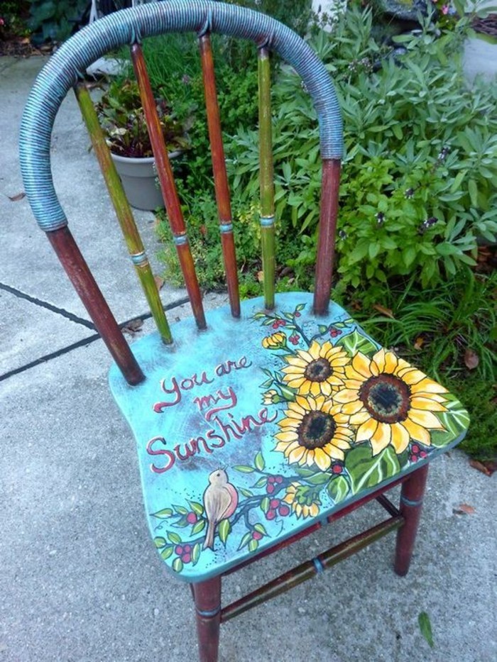 puinen tuoli vanha-in-sini-maali-kelta-kukat-grpnen-kasvi-lintu-kuva