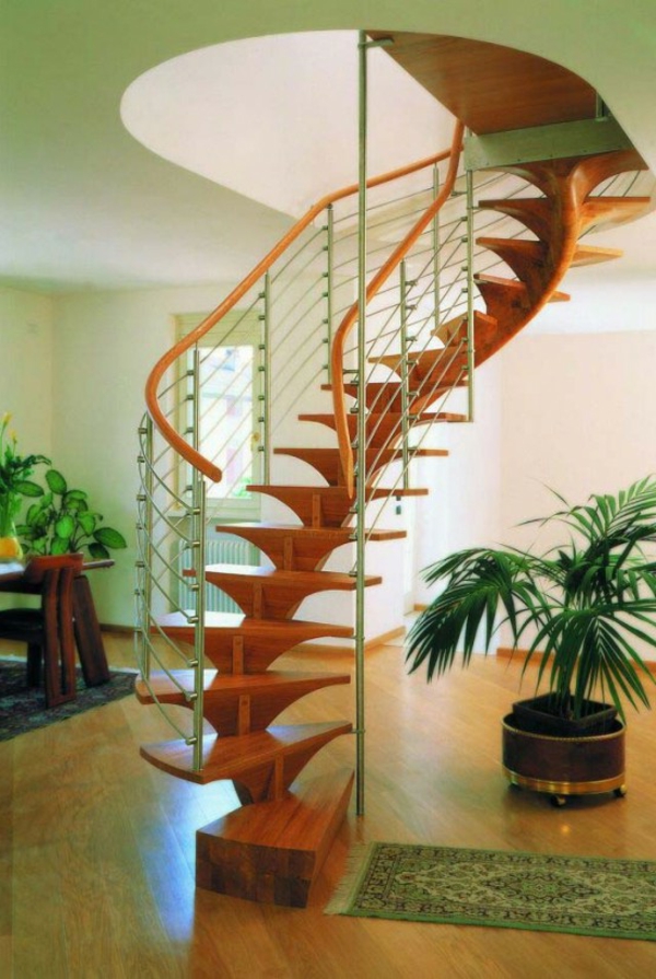 Escaliers peu encombrants pour un petit appartement en spirale