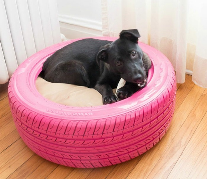 כלב-ב-ורוד מיטות בשימוש למיחזור צמיגים-רעיון מעניין