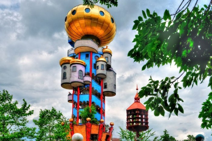Hundertwasser-építészeti-a-színes-torony