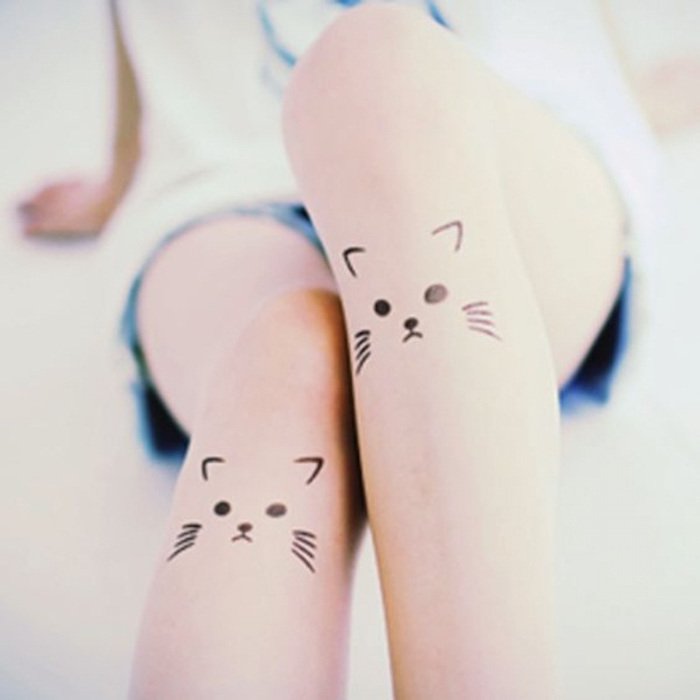 这里有两个更多的想法，为妇女的腿上的小神话般的猫纹身 - 黑眼睛的猫和长维尔比森