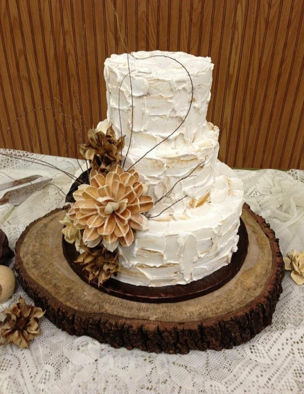 احتفال زفاف خشبي - فطيرة بيضاء مذهلة