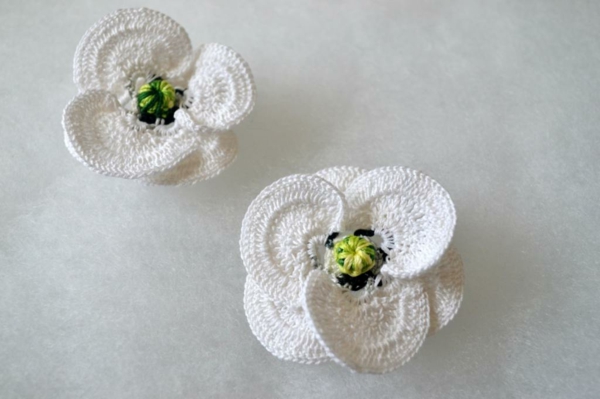 Crochet florets - שני דגמים לבנים יפים