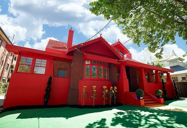innteressantes लाल घर में