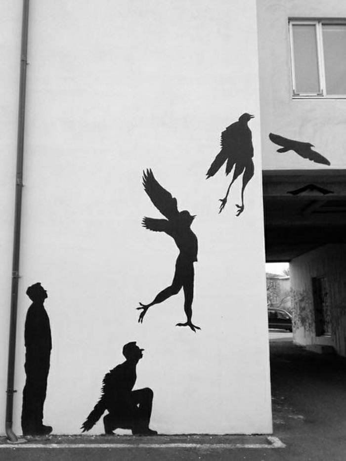 Érdekes graffiti fekete-humán madár fázisú