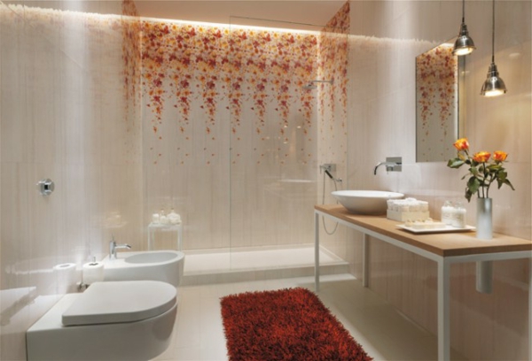 mielenkiintoinen seinä design kylpyhuone modernilla ja luova laatat