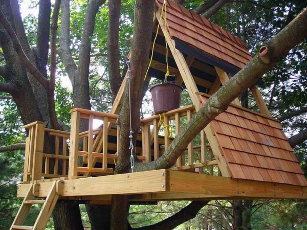 עיצוב מעניין של בית עץ לילדים
