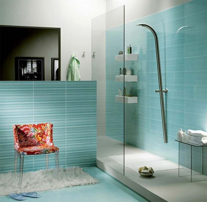 -petits-salle de bains-intéressantes idées-bleu-tuiles et élégante cabine de douche