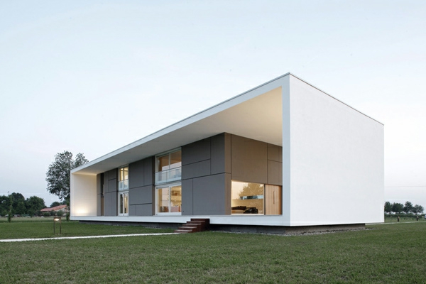 Italialainen minimalistinen arkkitehtuuri erittäin moderni asunto