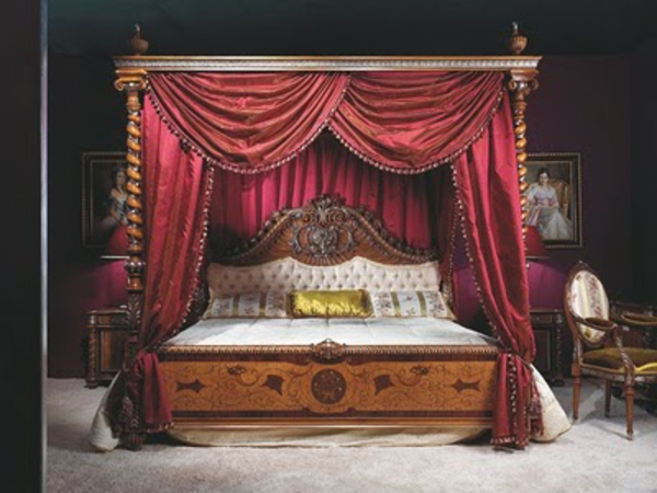 意大利卧室贵族，床与红幕