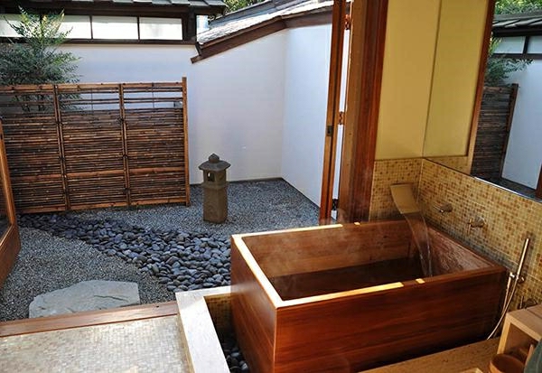 Japani-kylpy-act kerran