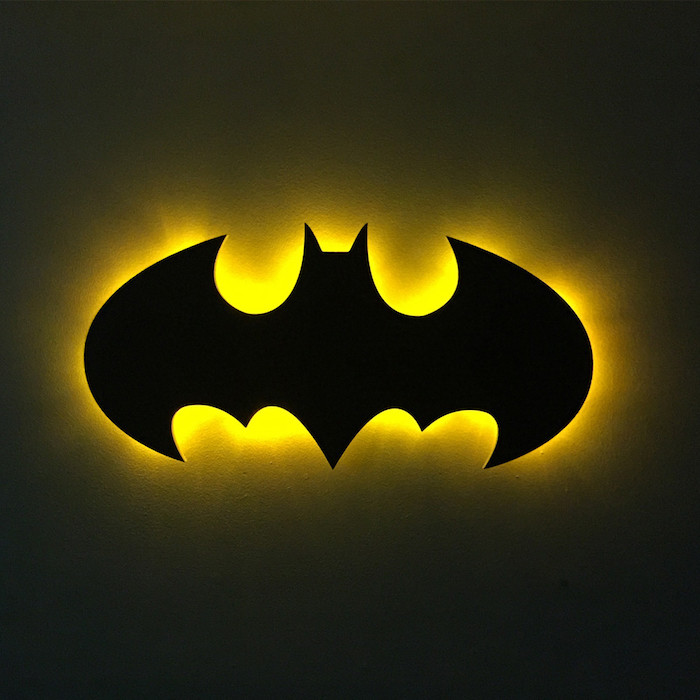 една идея на тема Batman символ, че феновете наистина могат да се насладят - тук е черно летящи прилеп