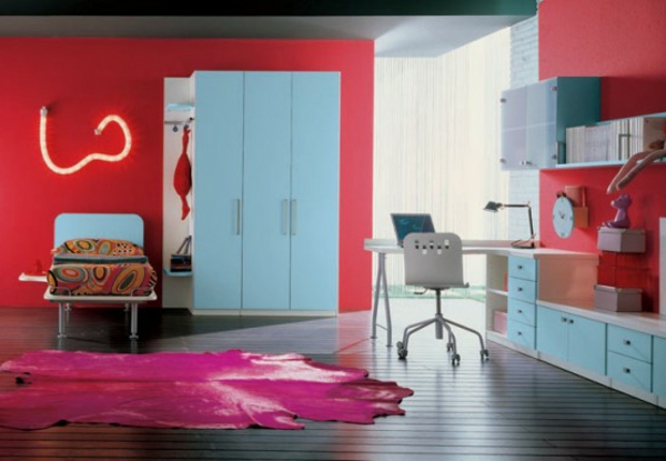 युवा कक्ष डिजाइन-साइक्लेमेन-रंग-कालीन-आधुनिक फर्नीचर और दीवार रोशनी