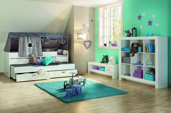חדר ילדים עבור ילדים עיצוב נהדר של המיטה במרכז המכונית קישוט בחדר