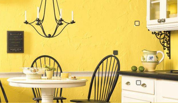 kuhinja-blagovaona stol-a-žuto-zid s